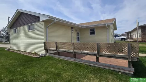 Exterior - 208 E O St, Mccool Junction, NE 68401 photo 4 of 7