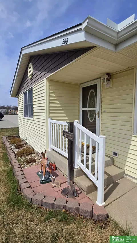 Exterior - 208 E O St, Mccool Junction, NE 68401 photo 5 of 7