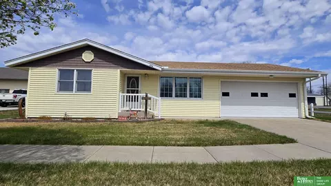 208 E O St, Mccool Junction, NE 68401