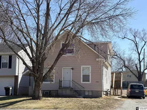 2516 NW 8th St, Lincoln, NE 68521