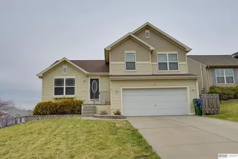 1711 N 207th St, Elkhorn, NE 68022