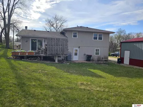 Exterior - 1304 S 4th Ave, Beatrice, NE 68310 photo 5 of 7