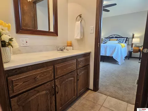 Bath - 1304 S 4th Ave, Beatrice, NE 68310 photo 3 of 5