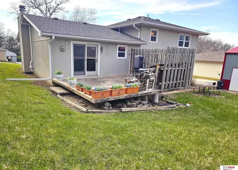 Exterior - 1304 S 4th Ave, Beatrice, NE 68310 photo 4 of 7