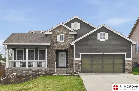 613 S 180 Ave, Elkhorn, NE 68022