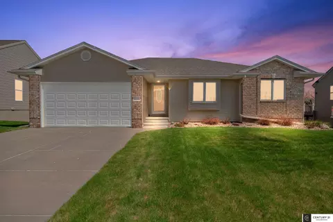 21204 Stonehaven Ct, Gretna, NE 68028