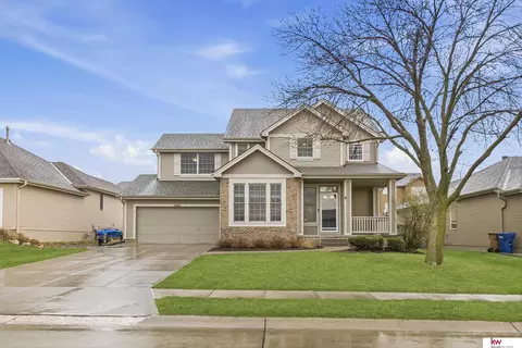 9407 S 27th St, Bellevue, NE 68147