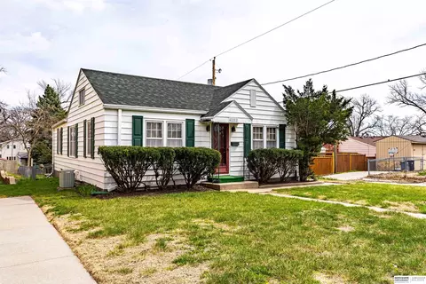 5223 S 81st St, Ralston, NE 68127
