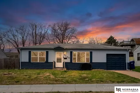 7406 S 69th St, La Vista, NE 68128