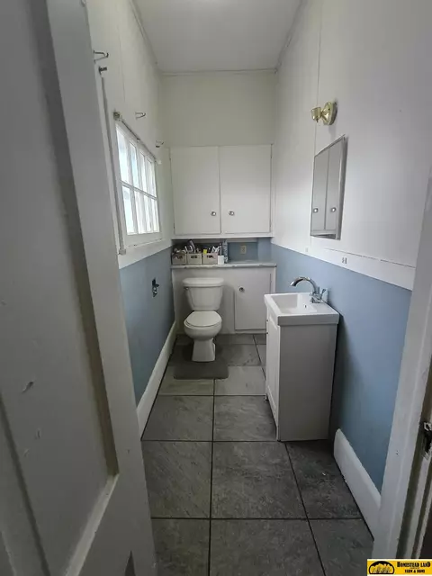 Bath - 1116 N 7th St, Beatrice, NE 68310 photo 1 of 2