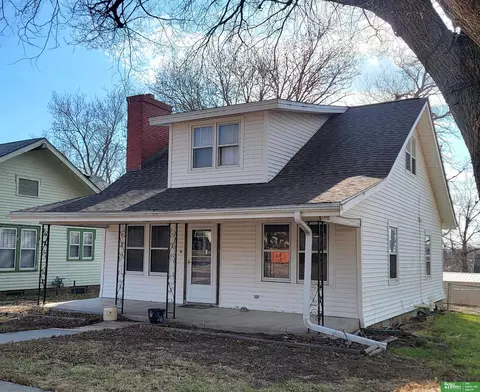 1121 N East Ave, York, NE 68467