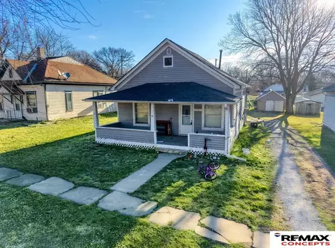 416 N 8th St, Wymore, NE 68466