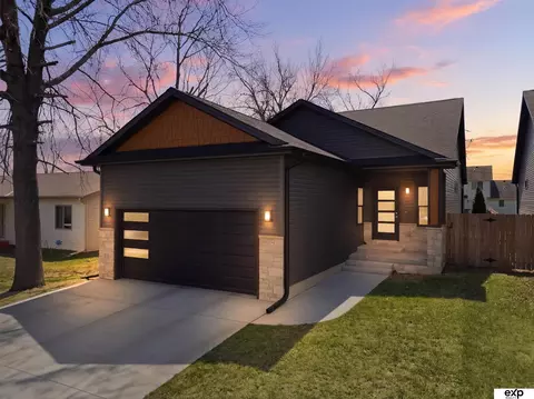 317 Groveland St, Lincoln, NE 68521