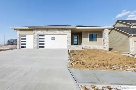 21428 Z St, Elkhorn, NE 68022