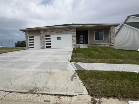 21428 Z St, Elkhorn, NE 68022
