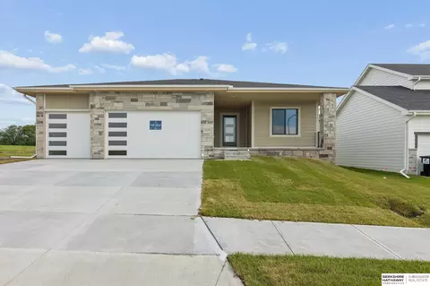 21428 Z St, Elkhorn, NE 68022