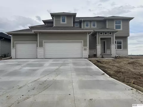 6327 N 207 St, Elkhorn, NE 68022