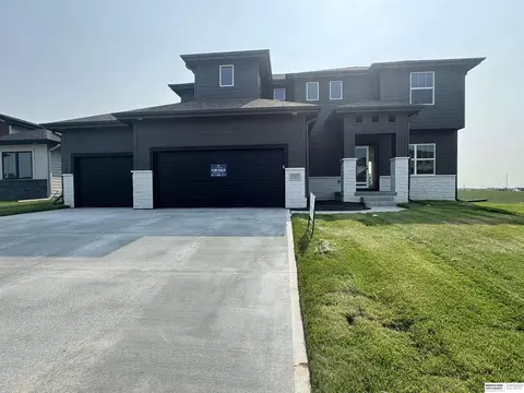 6327 N 207 St, Elkhorn, NE 68022
