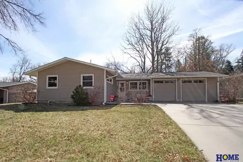 5843 Randolph St, Lincoln, NE 68510