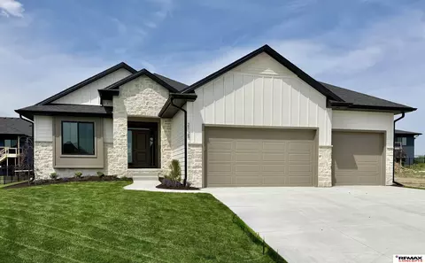 2125 S 95 St, Lincoln, NE 68520