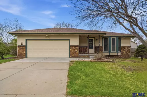 4121 Duxhall Dr, Lincoln, NE 68516