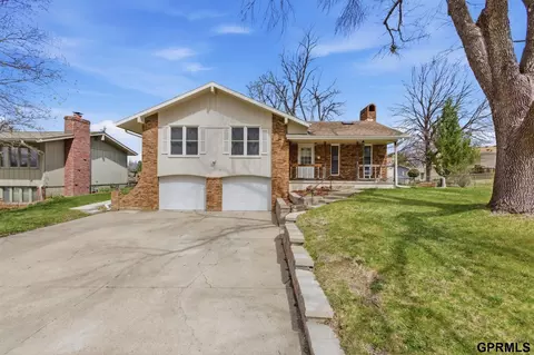 10218 Ohern St, Omaha, NE 68127