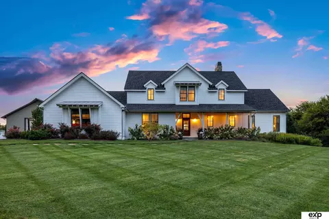 20740 Rawhide Rd, Elkhorn, NE 68022