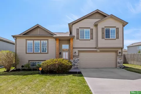 18713 Briar St, Omaha, NE 68136
