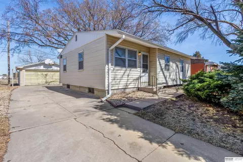 5230 Ervin St, Lincoln, NE 68504