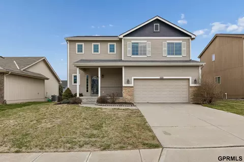 4510 Waterford Ave, Papillion, NE 68133