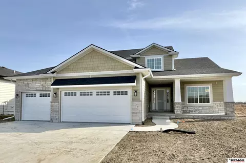 8511 Butterfly Ct, Lincoln, NE 68526