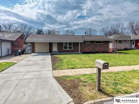 1641 N 76th St, Lincoln, NE 68505