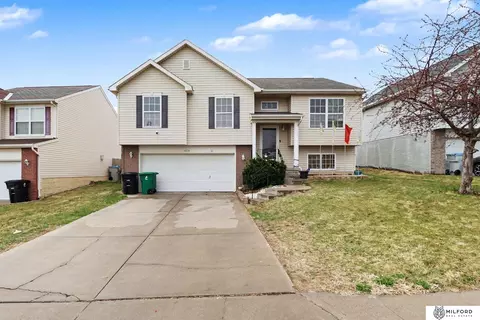 8773 Kimball St, Omaha, NE 68122