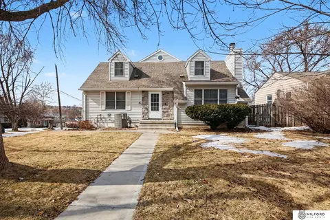 726 S 68th St, Omaha, NE 68106