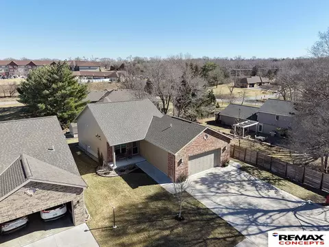 150 S 92nd St, Lincoln, NE 68520