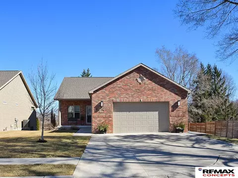 150 S 92nd St, Lincoln, NE 68520