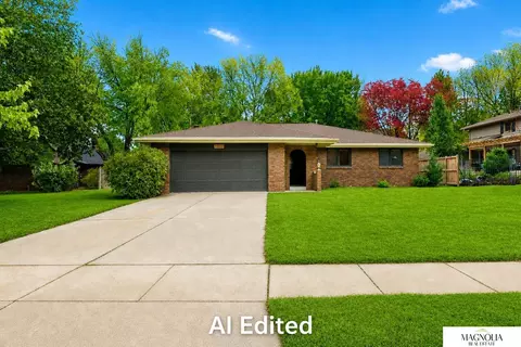 5800 Berkeley Dr, Lincoln, NE 68512