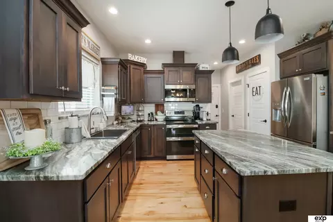 1046 N 107 St, Lincoln, NE 68527