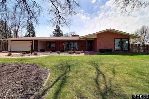 1943 Parkview Dr, Fremont, NE 68025