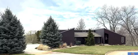 1025 Pioneer Dr, Beatrice, NE 68310