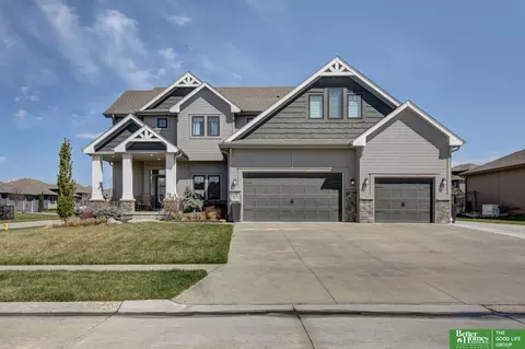 11618 Cooper St, Papillion, NE 68046