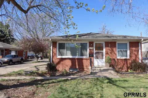 825-827 S 40th St, Lincoln, NE 68510