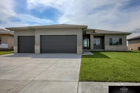 5718 N 209 St, Elkhorn, NE 68022