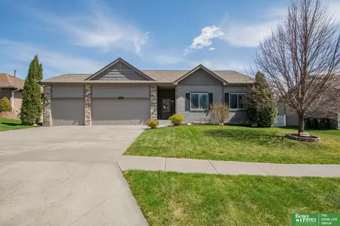 10017 S 203rd St, Gretna, NE 68028