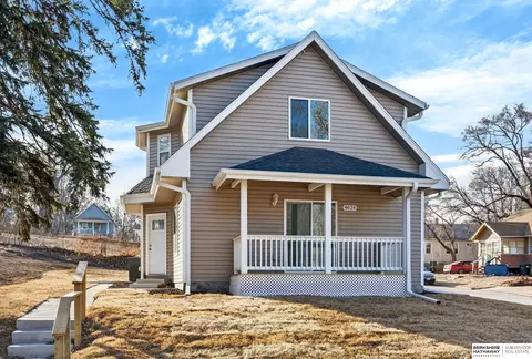 4624 N 37th St, Omaha, NE 68111