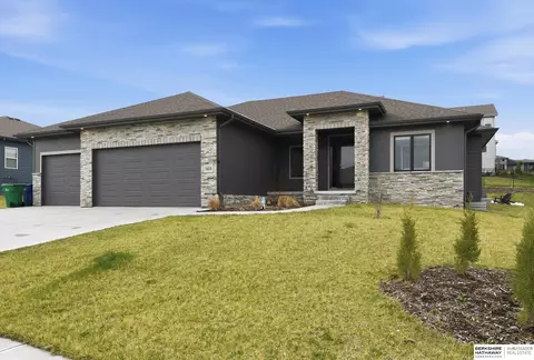 10215 Pintail Dr, Papillion, NE 68046