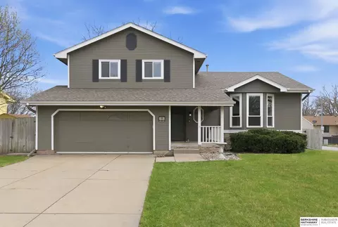 111 Fenwick Cir, Papillion, NE 68046