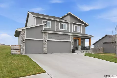 17706 Rampart St, Omaha, NE 68136