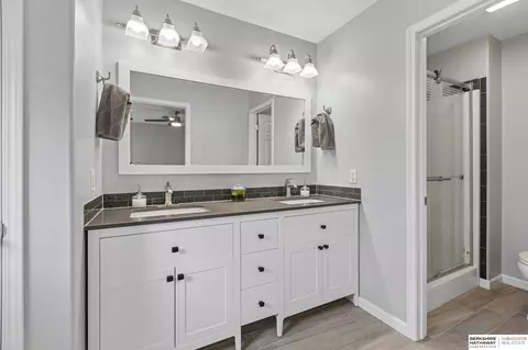 Bath - 610 Ruby Rd, Papillion, NE 68133 photo 1 of 3