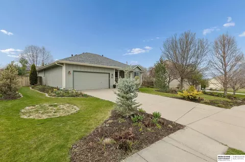 Exterior - 610 Ruby Rd, Papillion, NE 68133 photo 9 of 9